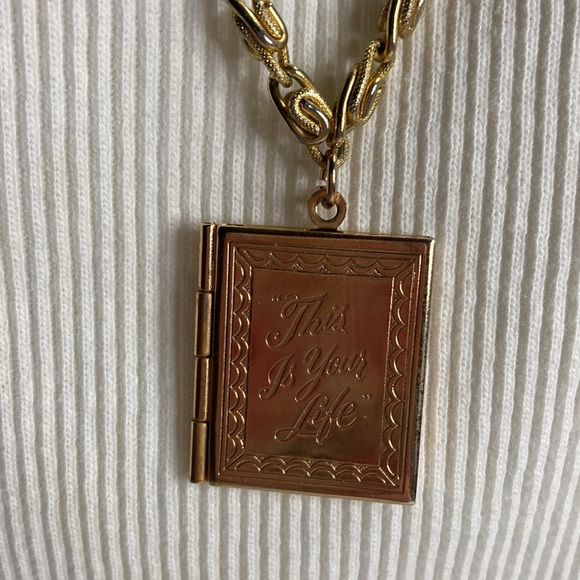 Vintage Mid -Century Gold Tone Locket Book Shaped Says This Is Your Life Opens - Picture 13 of 13